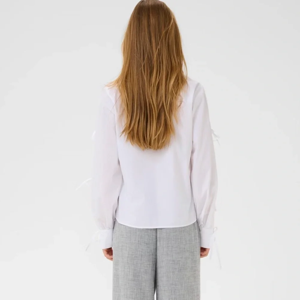 NWT KAFFE KAsara White Shirt with Tie-Up Sleeves & Pretty Pearl Button Size M - Picture 3 of 15